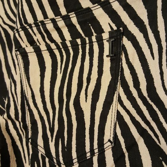 ISAAC Mizrahi Zebra Jeans - Picture 5 of 7